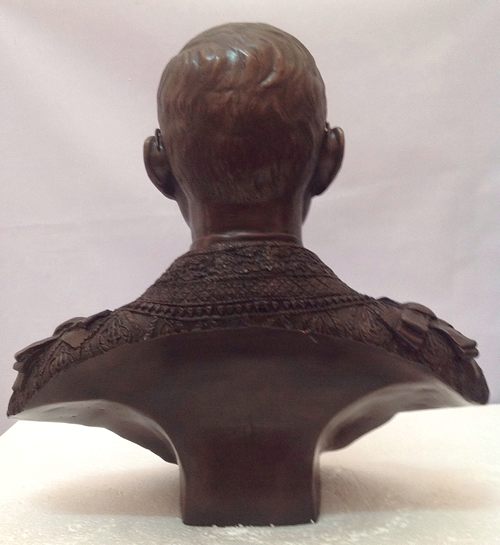 พระบรมรูป รัชกาลที่ 9 พิมพ์ครึ่งตัว ทรงชุดกษัตริย์ สูง 44 ซ.ม.