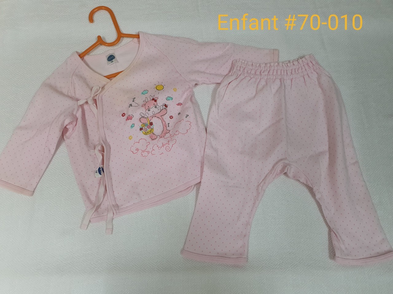 ชุดเสื้อป้าย Enfant ไซส์ 70 สำหรับเด็ก 3-6 เดือน มือสอง ตำหนิ> มีคราบเหลืองเล็กน้อยที่คอเสื้อ