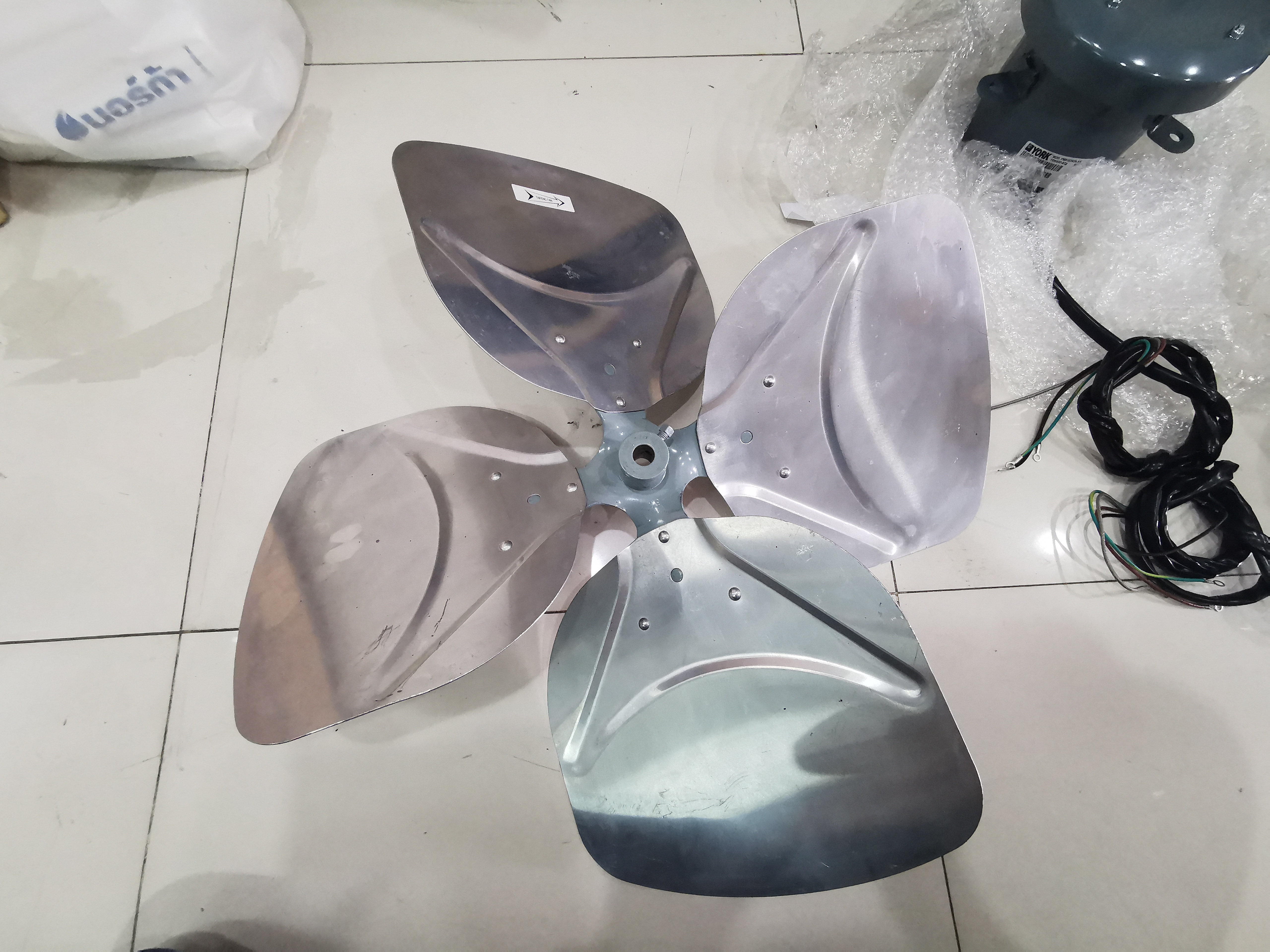 ใบพัดลมคอยล์ร้อน 24 นิ้ว แกน 5 หุน