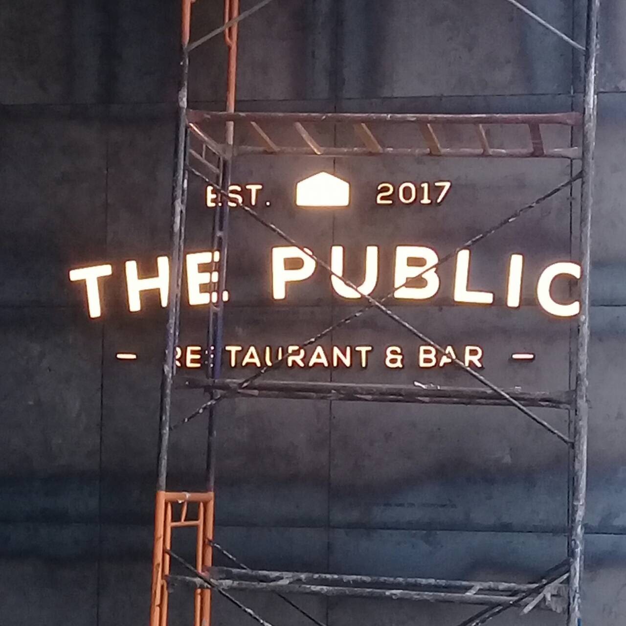 ป้ายกล่องไฟตัวอักษร ติดไปออกหน้า THE PUBLIC ติดตั้งป้ายเกษตร-นวมินทร์