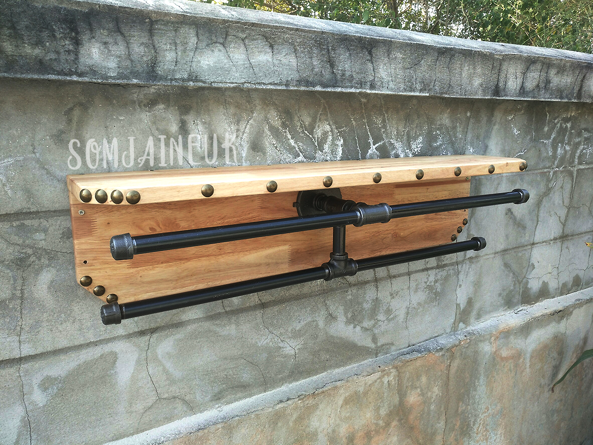 ราคาพิเศษ !!! ที่แขวนเหรียญและชั้นวางถ้วยรางวัลสไตล์ลอฟท์ แบบชั้นไม้แอลคว่ำ