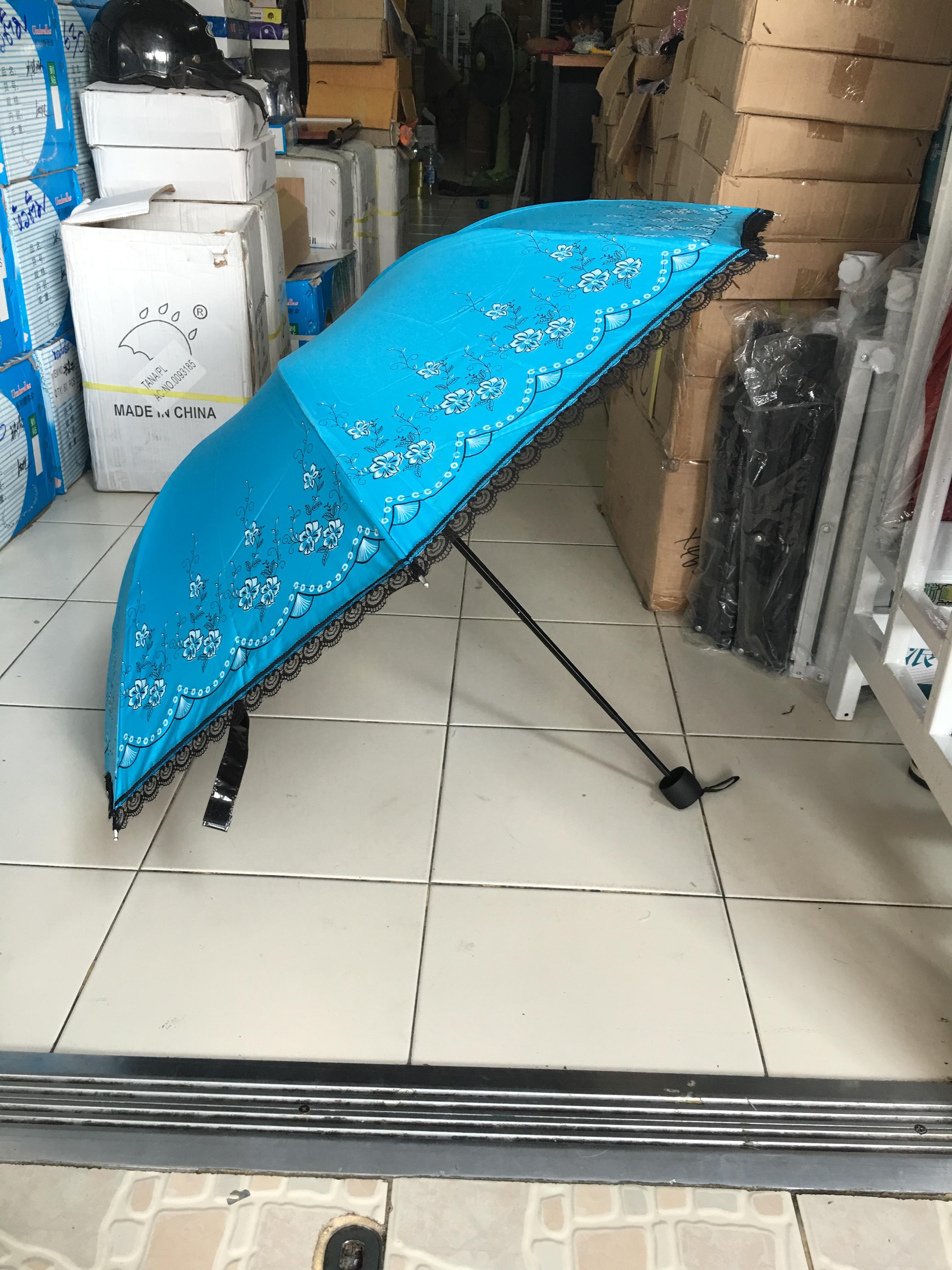 ร่มโค้งแฟชั่นลายดอกไม้มีระบายยูวีสีดำ