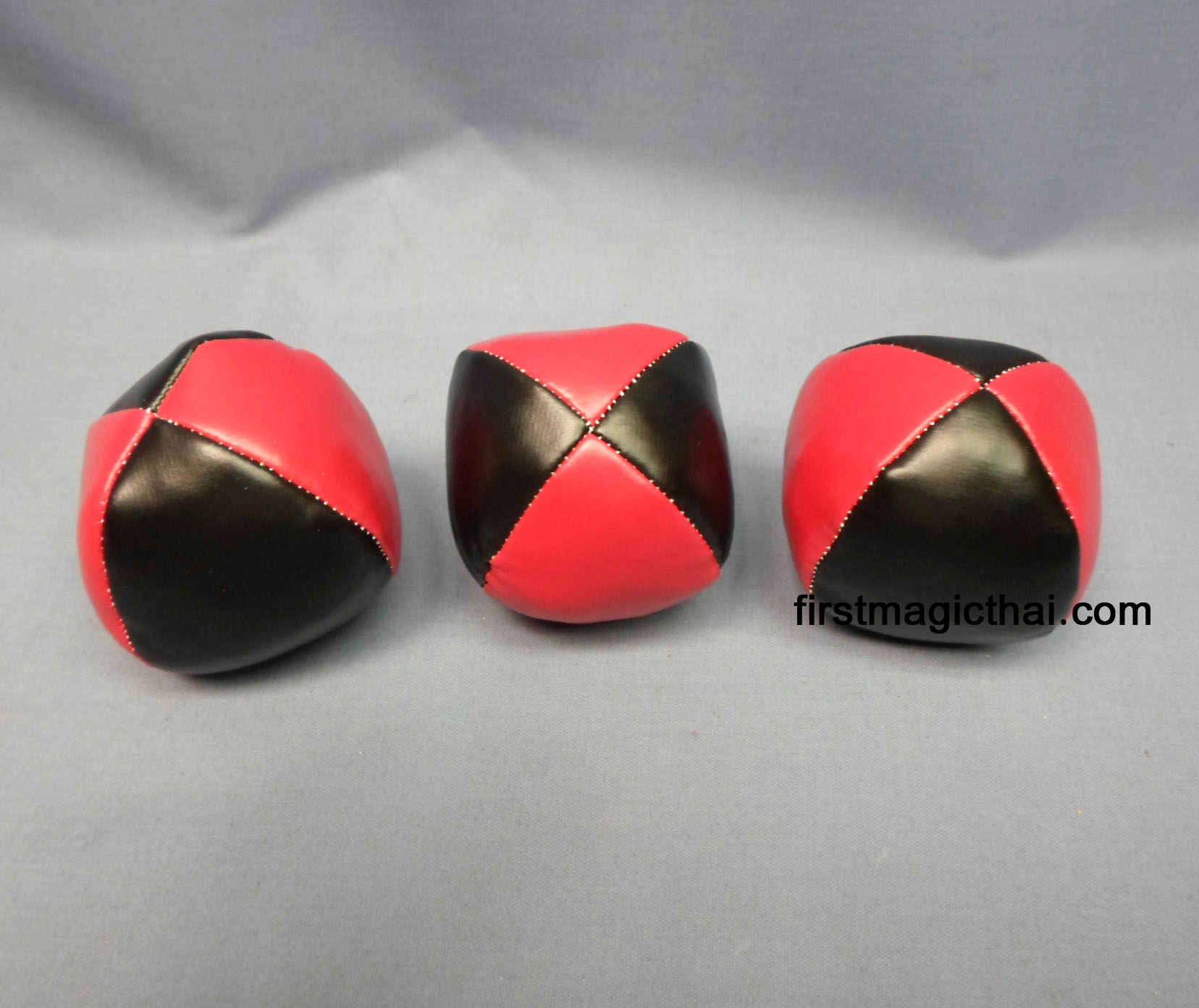 ลูกบอลโยน แดง-ดำ / Juggling Balls