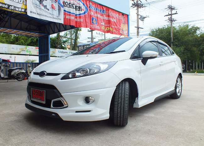 ชุดแต่ง Ford Fiesta 4D รุ่น RBS