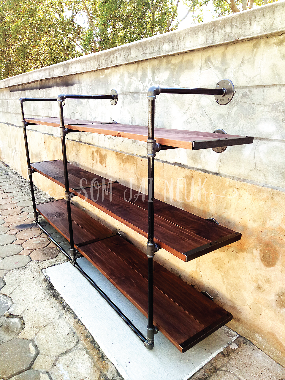 ชั้นวางของท่อเหล็กมีราวแขวนติดผนังสไตล์ Loft 3 ชั้น