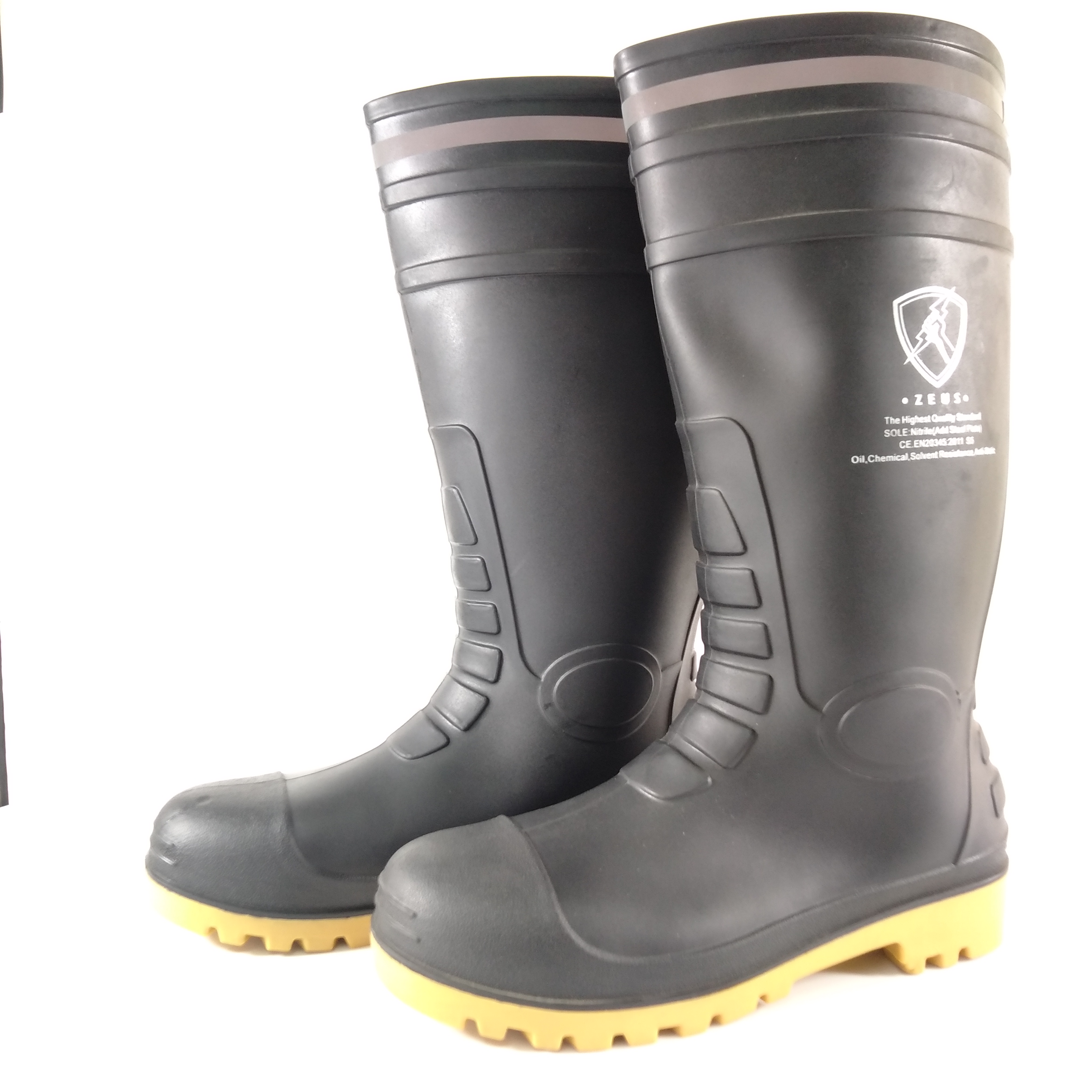 ZEUS บูทยางสีดำ หัวเหล็ก พื้นกันไฟ กันลื่น มีไซส์39-48