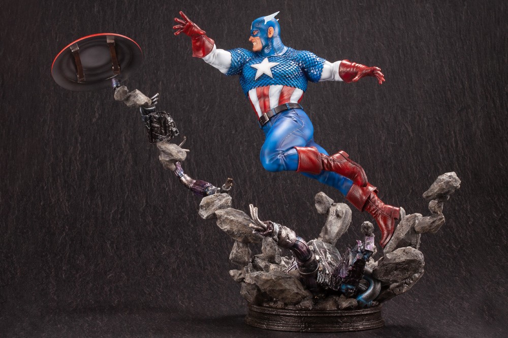 CAPTAIN AMERICA AVENGERS FINE ART STATUE