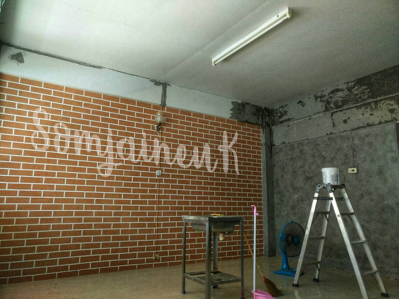 ฉาบผนังปูนลอฟท์ 1 รับแขก 1 ห้องนอน และฉาบลายอิฐ พื้นที่รวม 80 ตร.ม. @แฟลต ศรภ 17 รามอินทรา