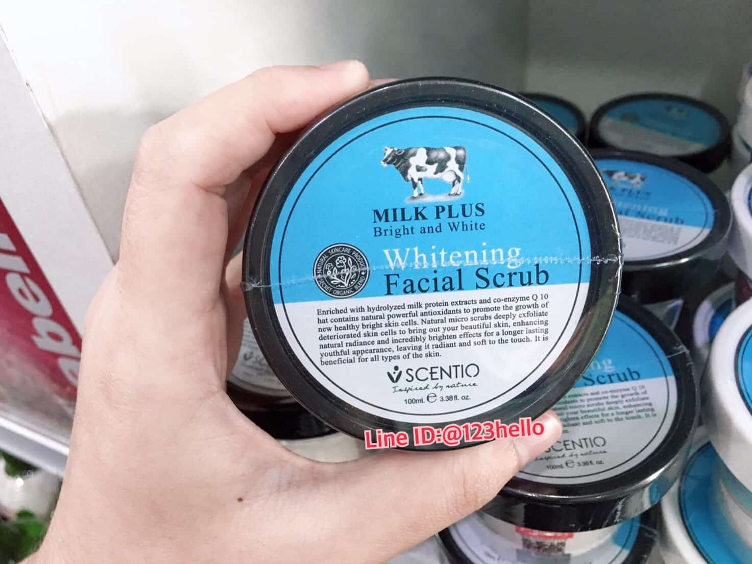 Scentio Milk Plus Bright and White Whitening Facial Scrub เซนทิโอ มิลค์พลัส ไบร์ท แอนด์ ไวท์ ไวท์เทนนิ่ง เฟเชียล สครับ 100 มล.