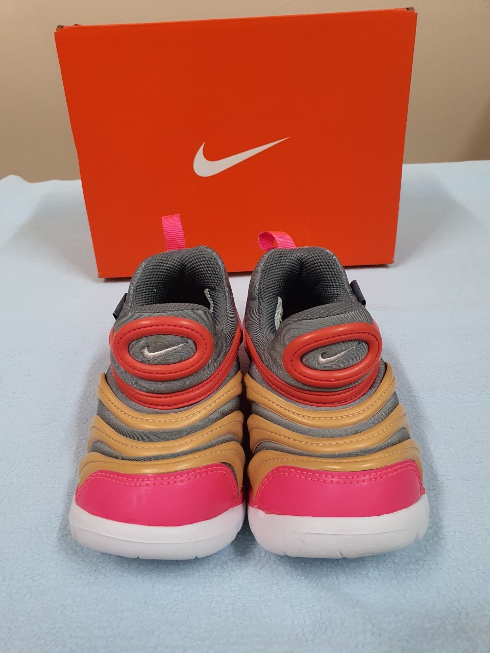 รองเท้าลำลองเด็ก Nike ไซส์ 15 cm. มือสองเหมือนใหม่