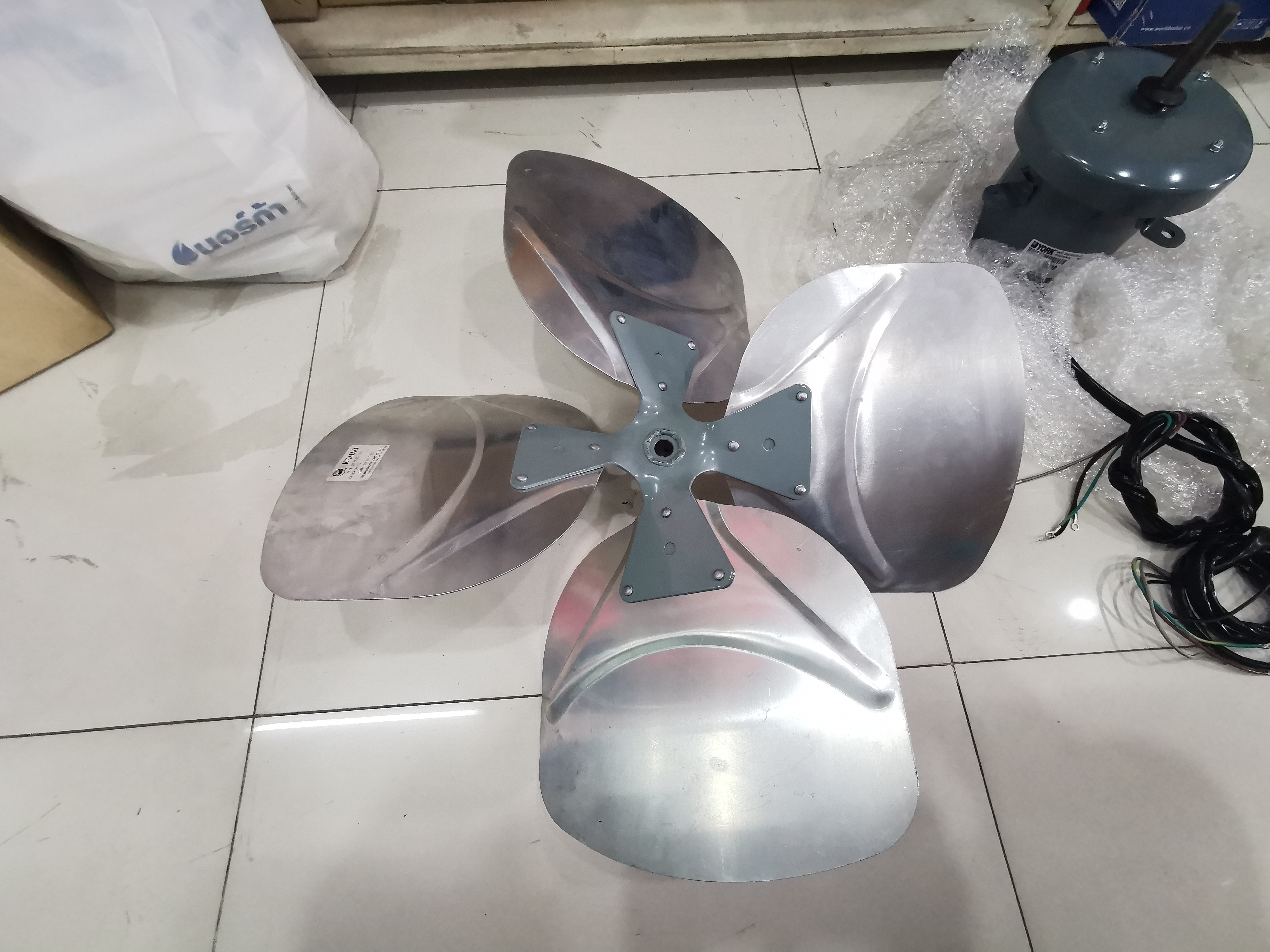 ใบพัดลมคอยล์ร้อน 24 นิ้ว แกน 5 หุน