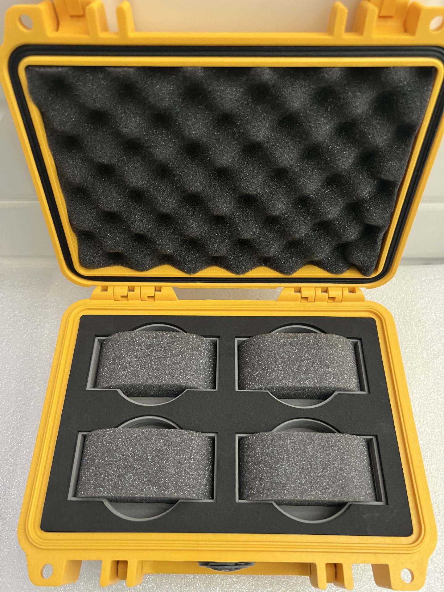 PELICAN 1120 WATCH CASE WITH 4 WATCH INSERT - YELLOW - กล่องใส่นาฬิกา 4 เรือน