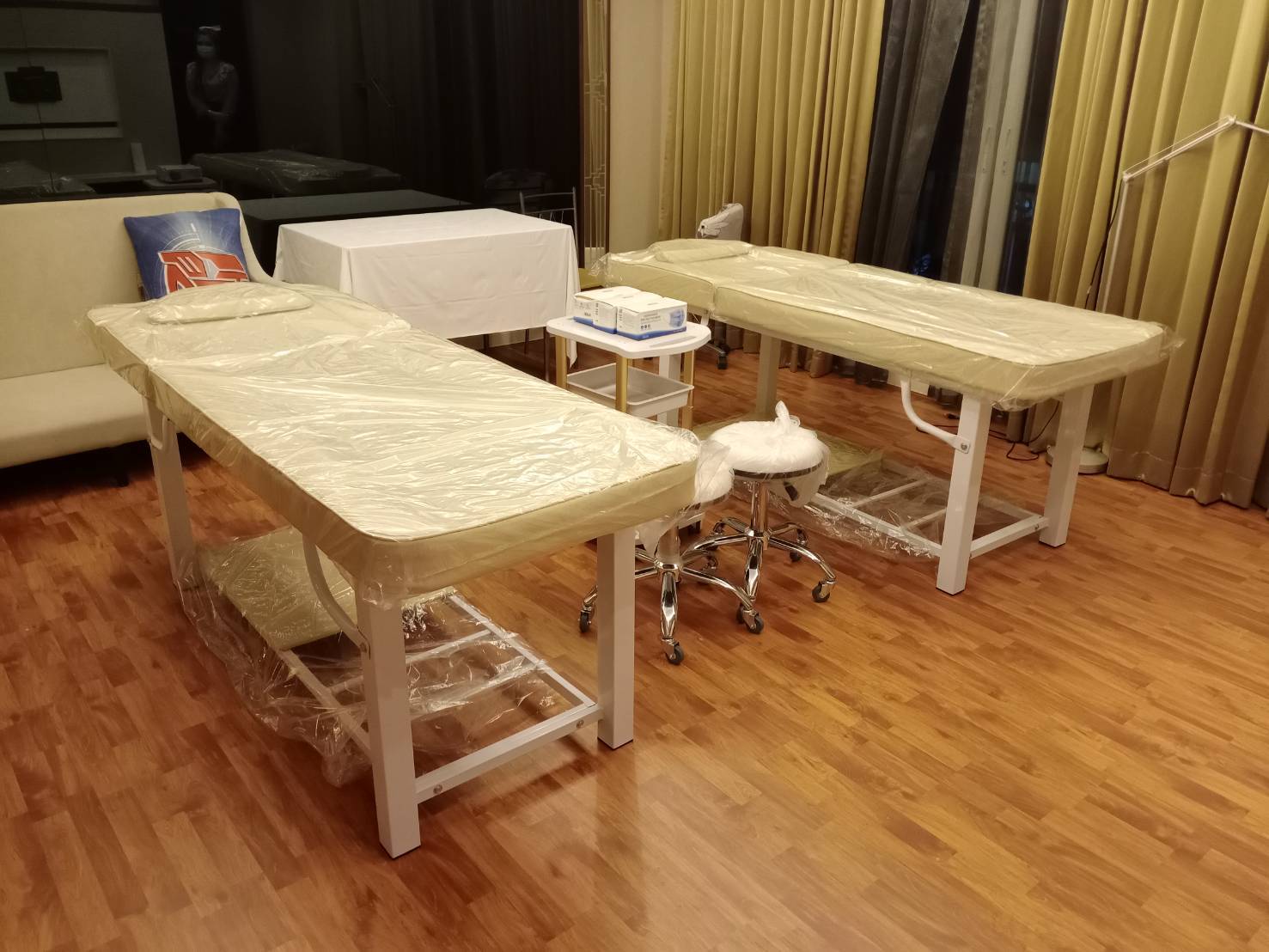 เตียงทำทรีทเม้นท์ รุ่น B003 นวดตัว แว๊กซ์ขน นวดหน้า สักคิ้ว ต่อขนตา