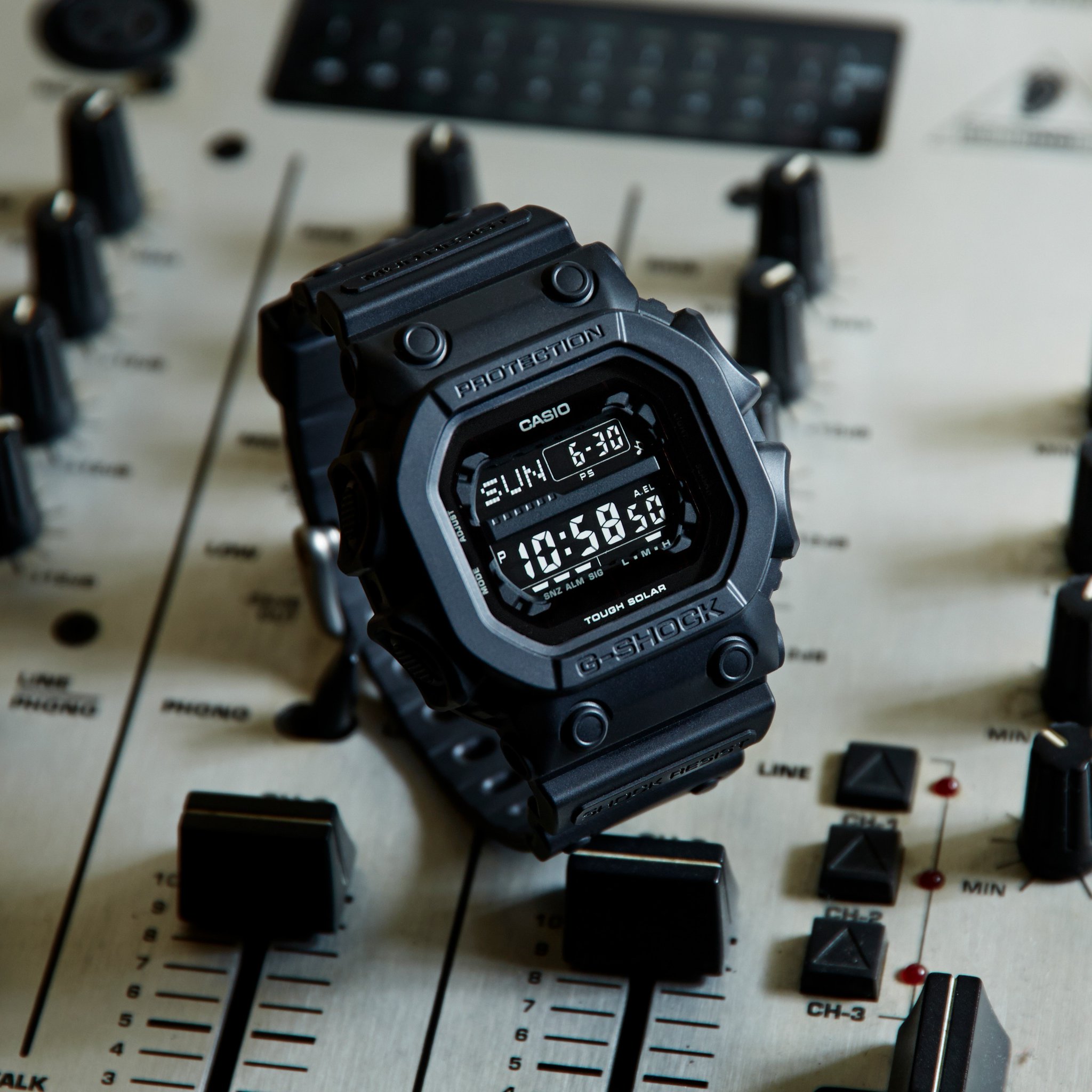 นาฬิกาผู้ชาย Casio G-Shock รุ่น GX-56BB-1 จีช็อค