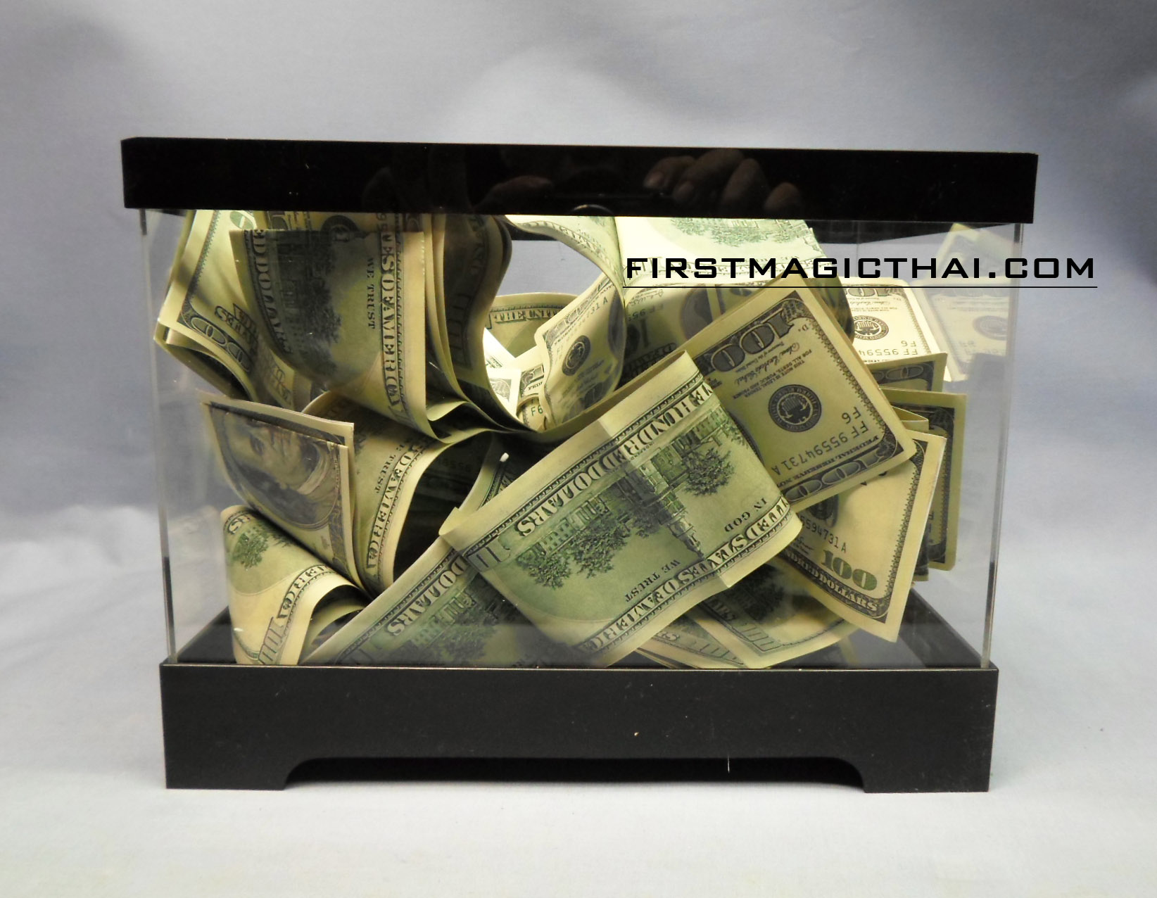 ตู้ใส เสกของ / Illusion Money Box