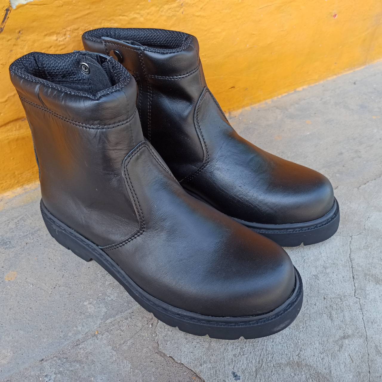 รองเท้าเซฟตี้ หัวเหล็ก หุ้มข้อ ซิปข้าง หนัง สีดำ size39-45