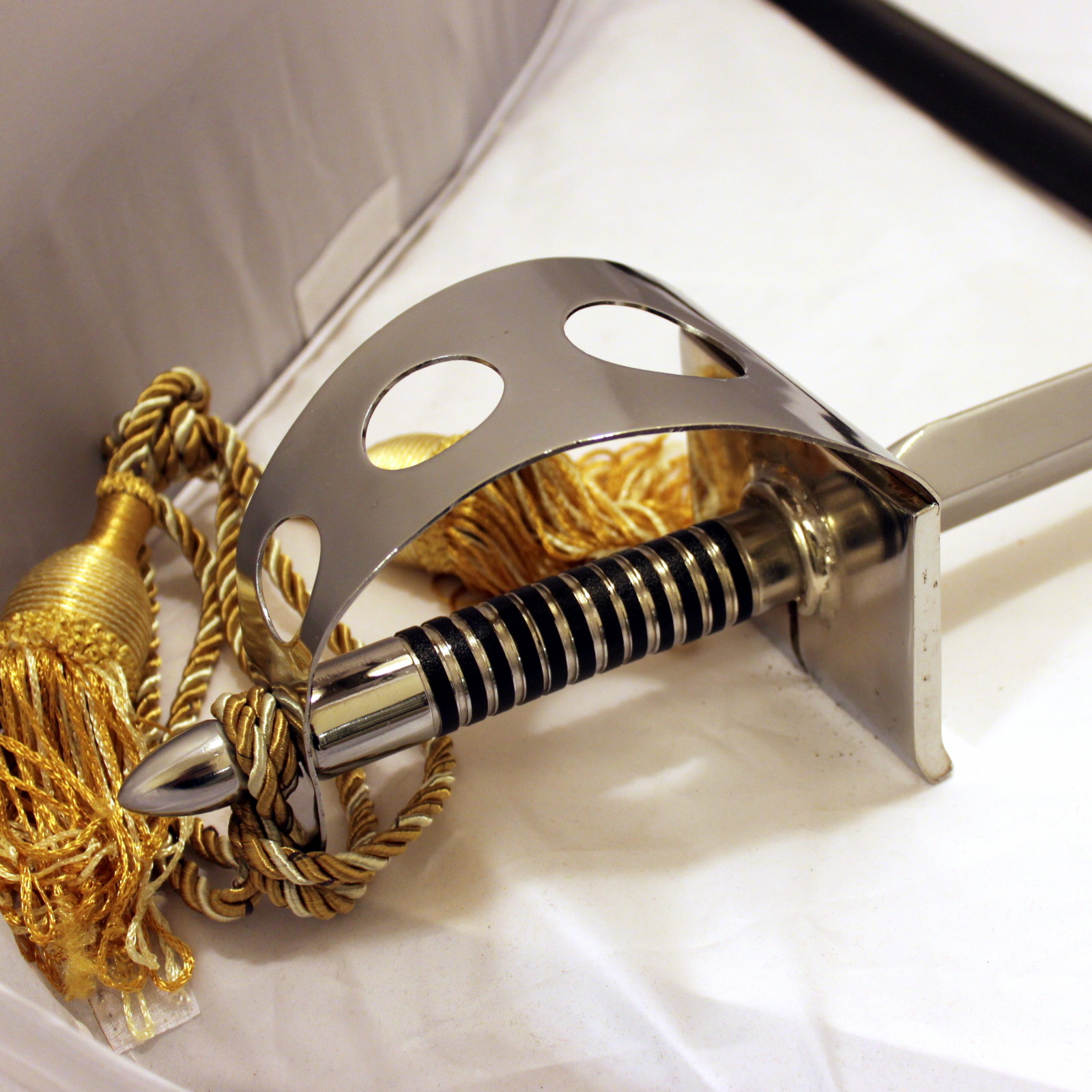 ดาบแทงไพ่ (Card Sword)