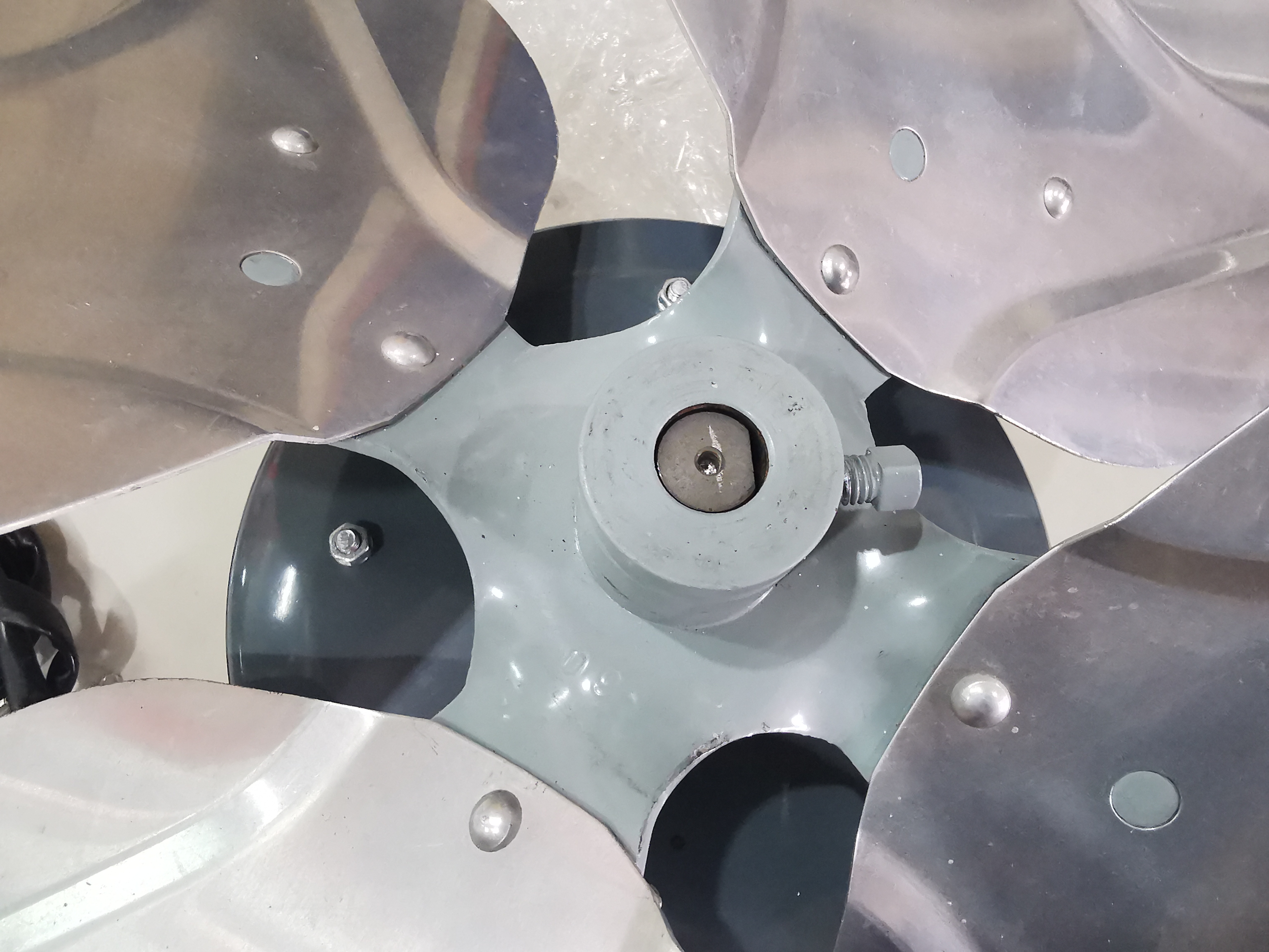 ใบพัดลมคอยล์ร้อน 24 นิ้ว แกน 5 หุน