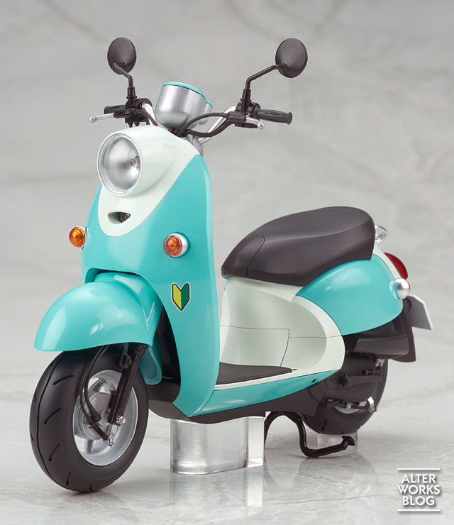 Shima Rin with Scooter