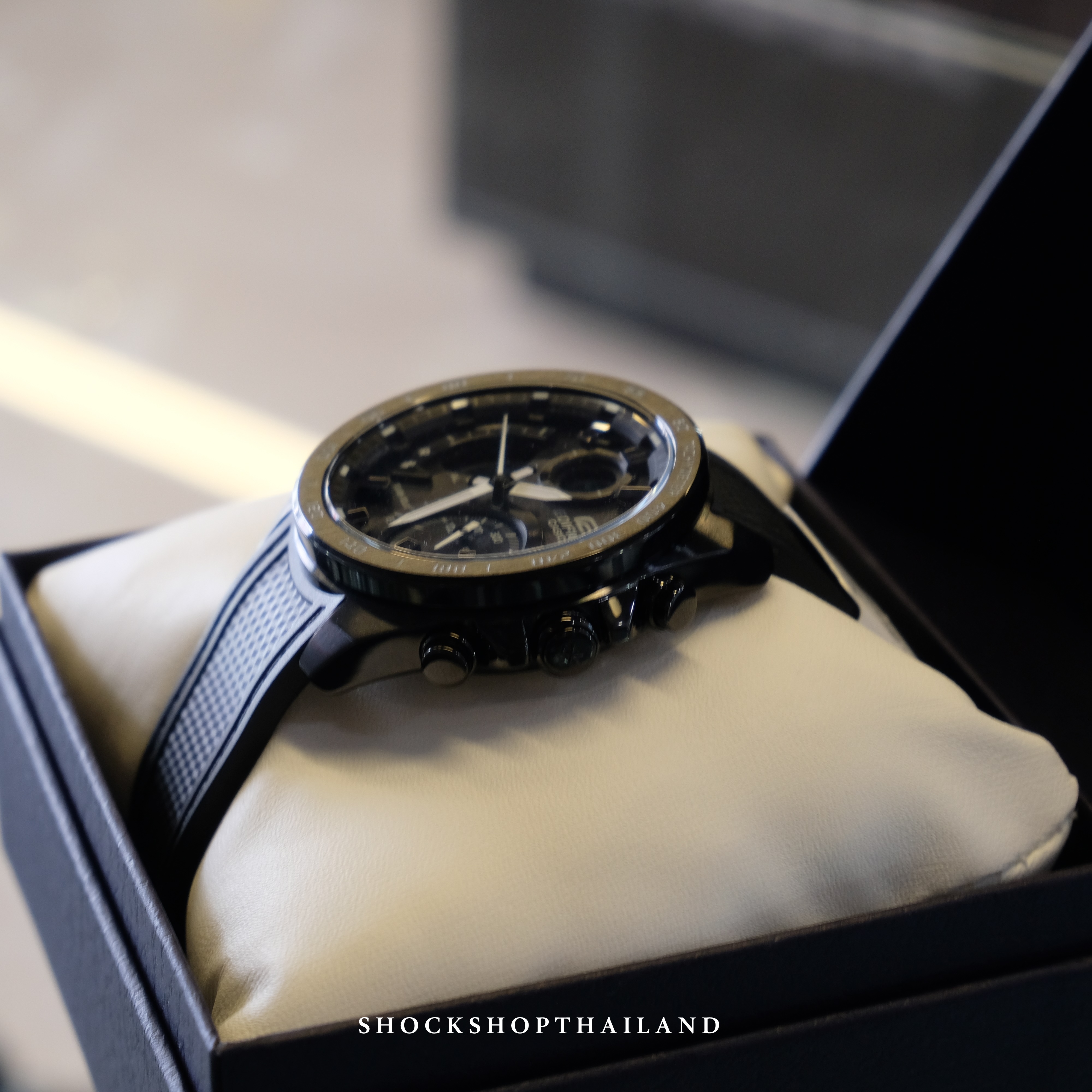 นาฬิกาผู้ชาย Casio Edifice รุ่น ECB-900PB-1A ซีรีส์ ECB-900 คาสิโอ