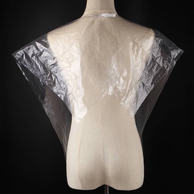 พลาสติกคลุมไหล่ใช้แล้วทิ้ง สำหรับตัดผม แต่งหน้า สักคิ้ว