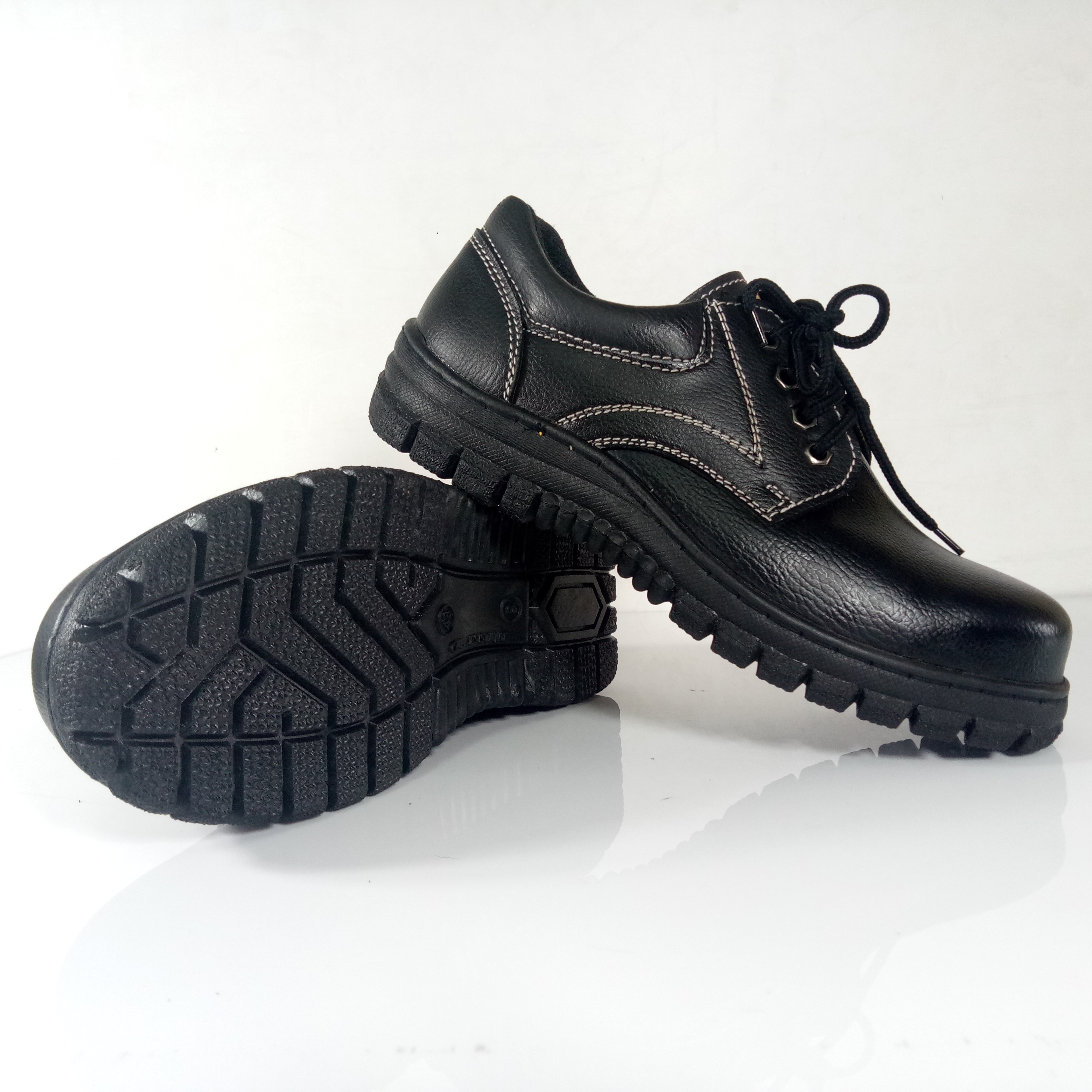 ร้องเท้าเซฟตี้ หนังพียูหัวเหล็ก สีดำ