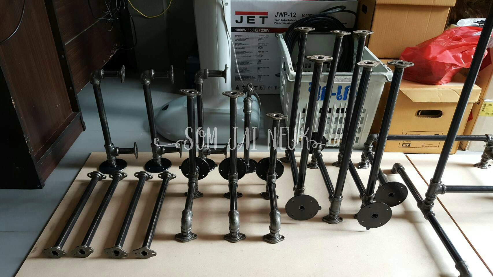 ออกแบบและติดตั้งชุดราวแขวนผ้าไทยร้านวาสนา @JJ Mall จตุจักร