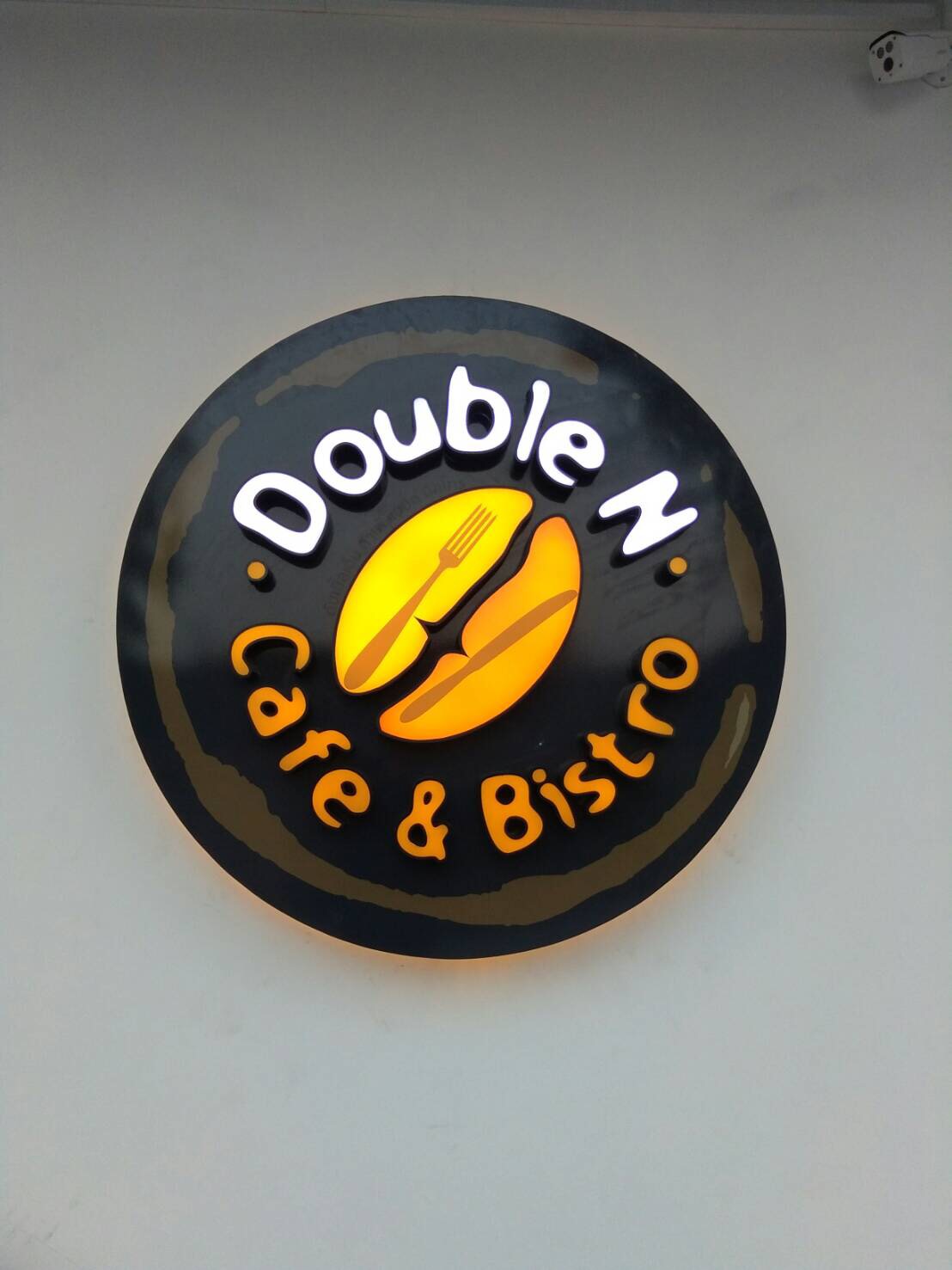 ป้ายกล่องไฟวงกลม ร้าน DoubleN cafe&bistro