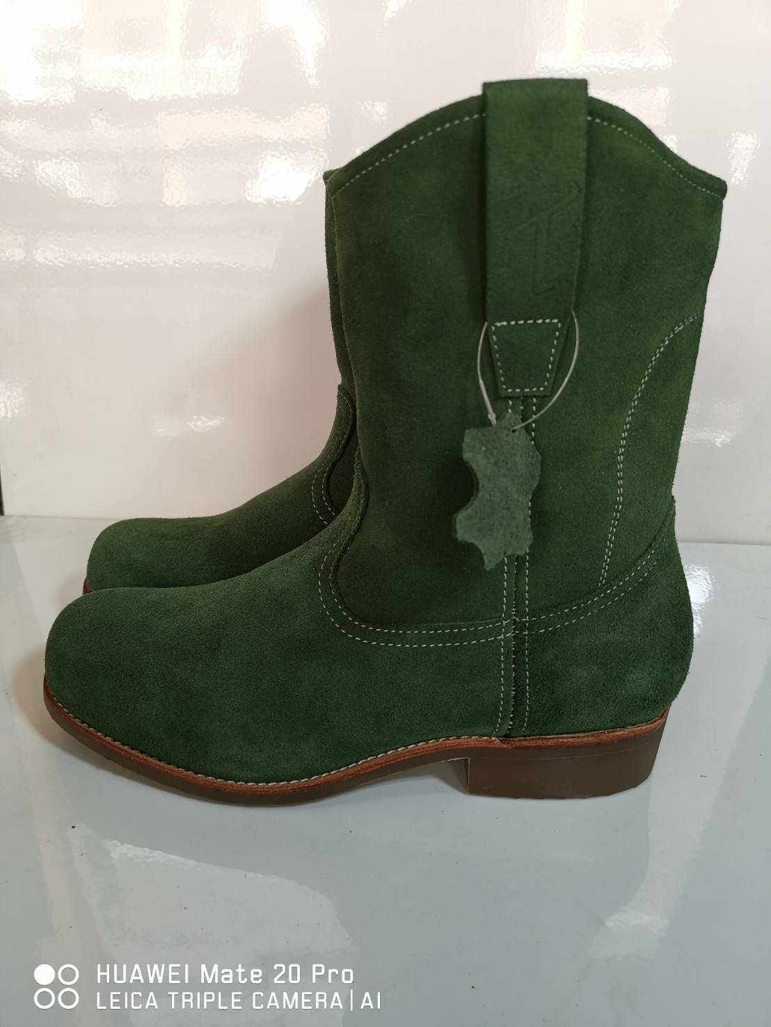 รองเท้าเซฟตี้ บูท หนังกลับ สีเขียวหัวกลม พื้นสีน้ำตาล Size39-48