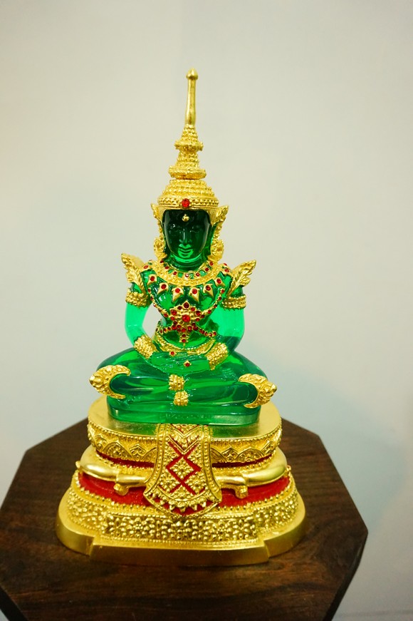 พระแก้วมรกต 5นิ้ว ชุดฤดูร้อน ปิดทองแท้
