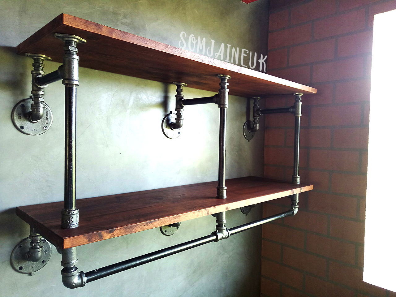 ฉาบผนังปูนลอฟท์ด้านหน้าและในห้องทำงาน พื้นที่รวม 55 ตร.ม. และติดตั้งชั้นวางแนวท่อ@พนัสนิคม จ.ชลบุรี