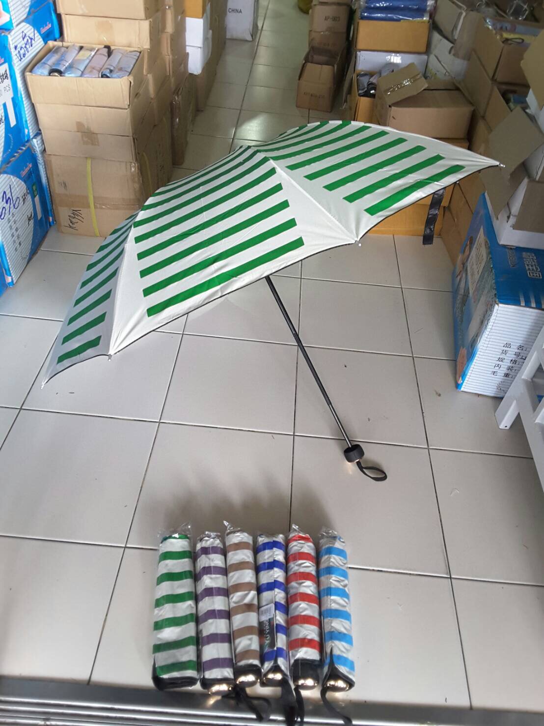 ร่มพับแฟชั่น3ตอนยูวีดำ21นิ้รหัส610