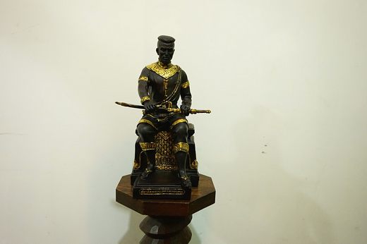 รูปหล่อ สมเด็จพระนเรศวรมหาราช ทรงประกาศอิสรภาพ พิมพ์หลั่งทักศิโณทก (หลั่งน้ำ) สูง41ซ.ม.