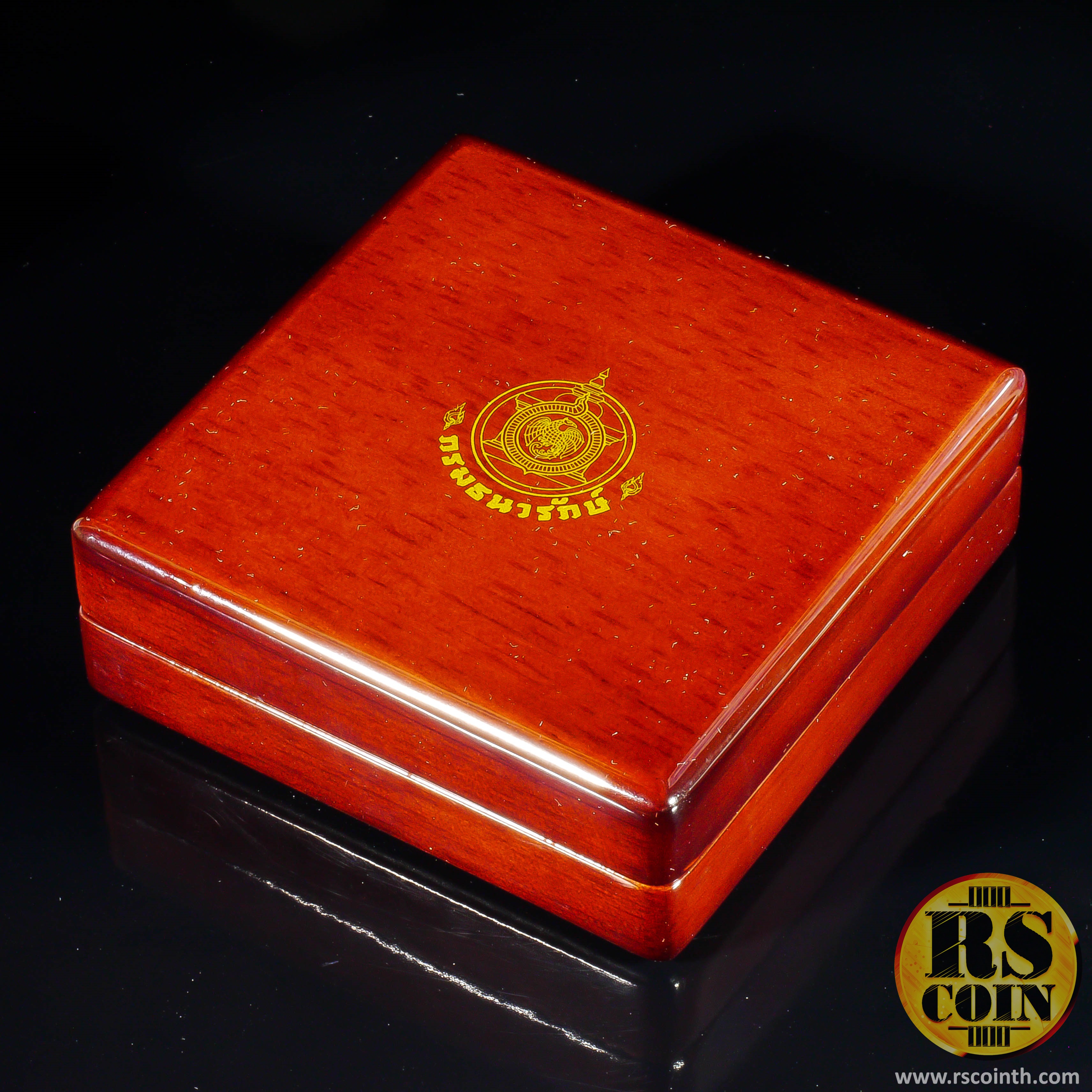 เหรียญกษาปณ์ทองคำขัดเงา เหรียญกษาปณ์ที่ระลึกเฉลิมพระเกียรติ สมเด็จพระเทพรัตนราชสุดาฯ สยามบรมราชกุมารี ในโอกาสพระราชพิธีฉลองพระชนมายุ 5 รอบ 2 เมษายน 2558