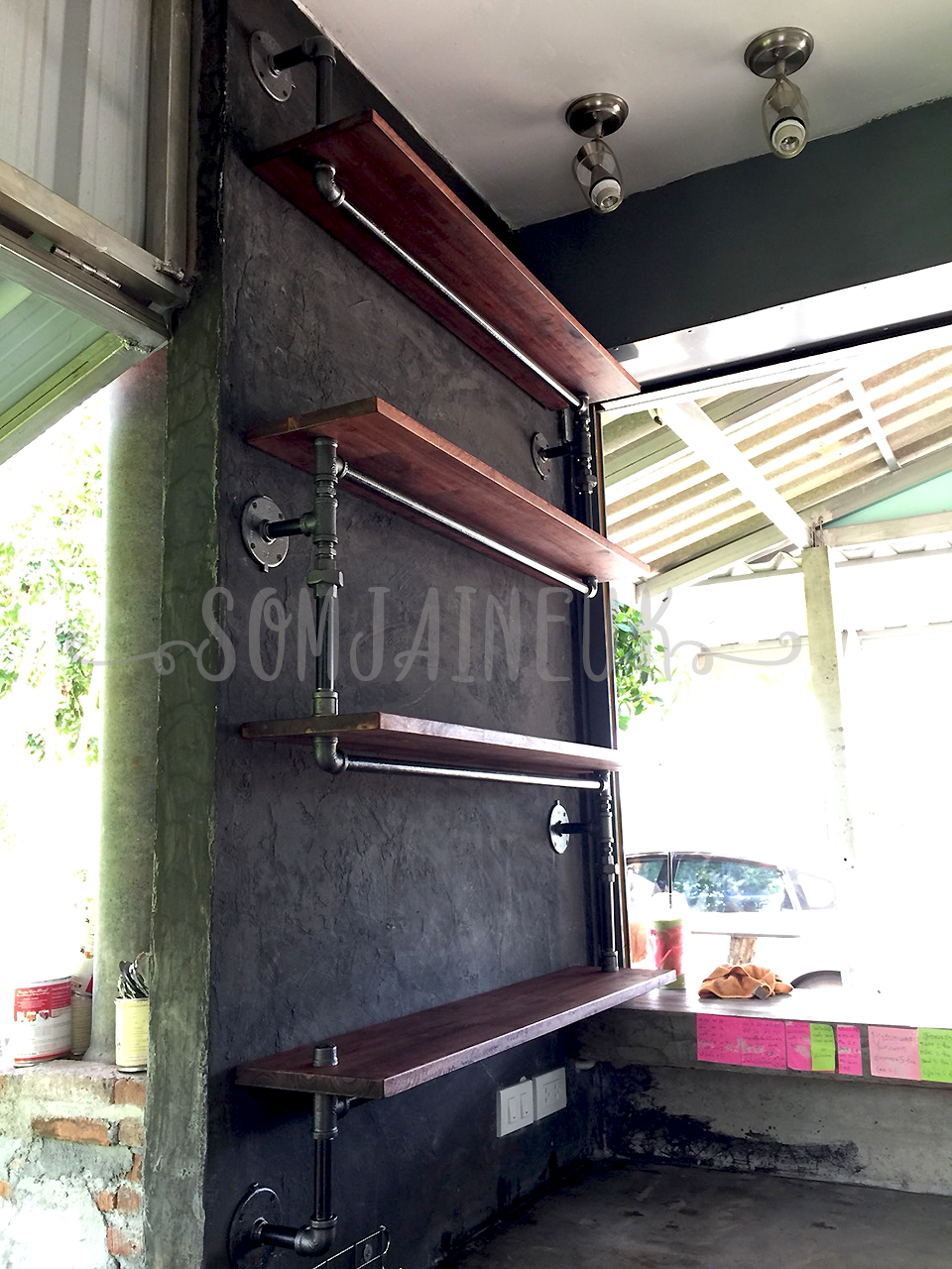 ชั้นวางของติดผนังสไตล์ Loft 4 ชั้น มีราวแขวนใต้ชั้น