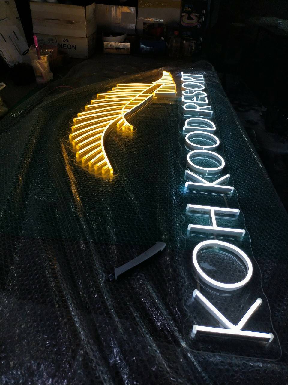 งานป้ายไฟนีออนดัด LED - KOH KOOD RESORT อะคริลิคใสรองหลัง