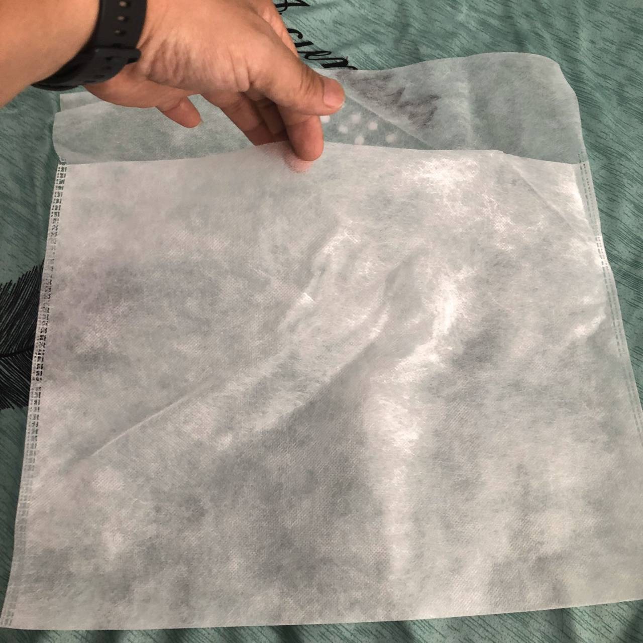 กระดาษคลุมหน้ากันเปื้อน ใช้แล้วทิ้ง สำหรับลองเสื้อ กันเครื่องสำอางค์