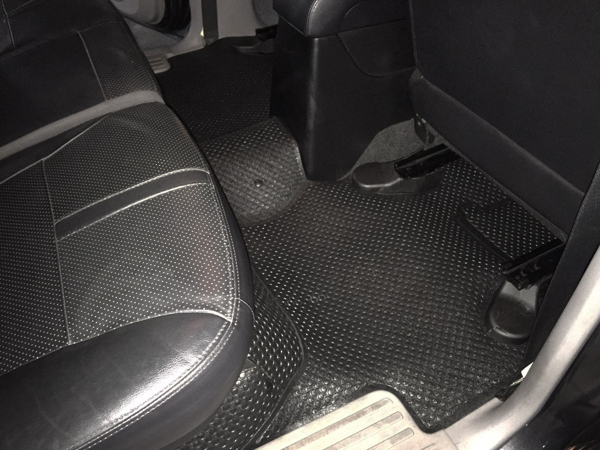 Ei Product พรมปูพื้นรถยนต์เข้ารูป Pajero Sport 2008