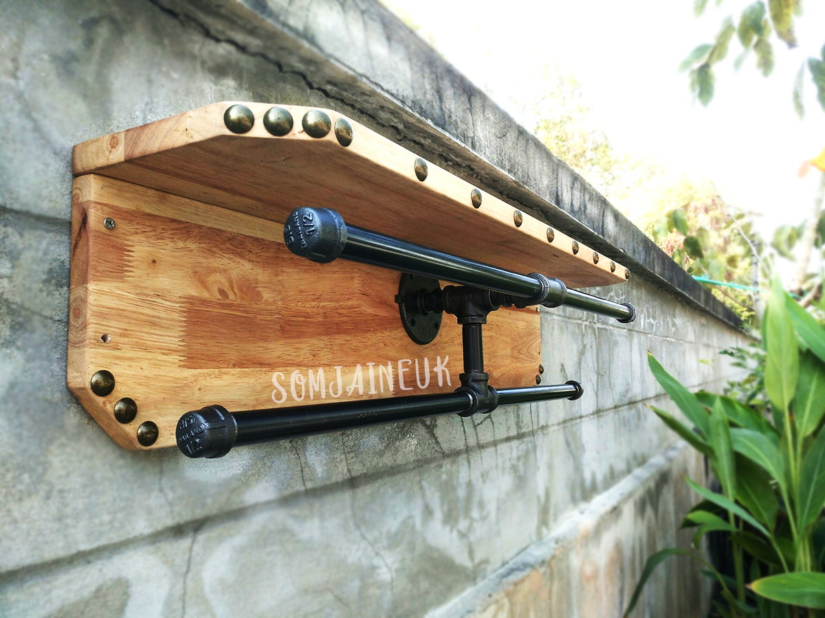 ราคาพิเศษ !!! ที่แขวนเหรียญและชั้นวางถ้วยรางวัลสไตล์ลอฟท์ แบบชั้นไม้แอลคว่ำ