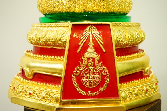 พระแก้วมรกต 9นิ้ว ชุดฤดูฝน ปิดทองแท้