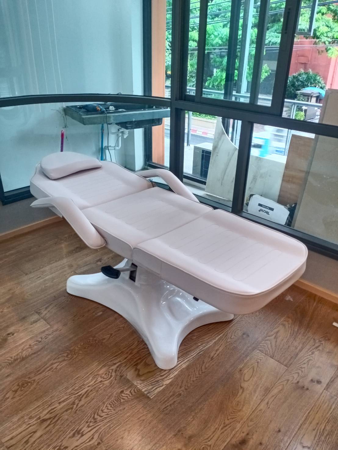 เตียงทรีทเม้นท์ เตียงสักคิ้ว ปรับความสูงได้ Hydraulic system รุ่น 8222