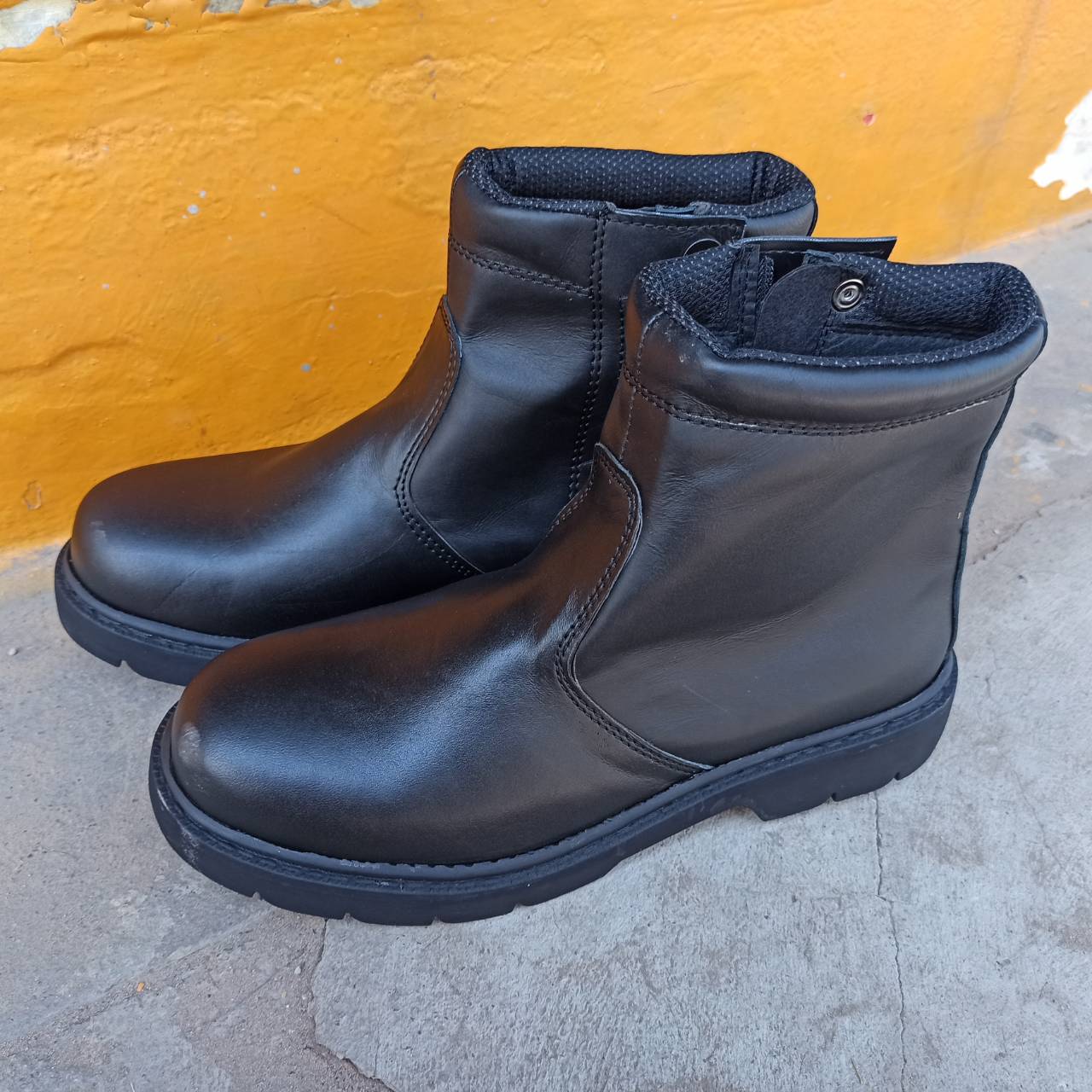 รองเท้าเซฟตี้ หัวเหล็ก หุ้มข้อ ซิปข้าง หนัง สีดำ size39-45