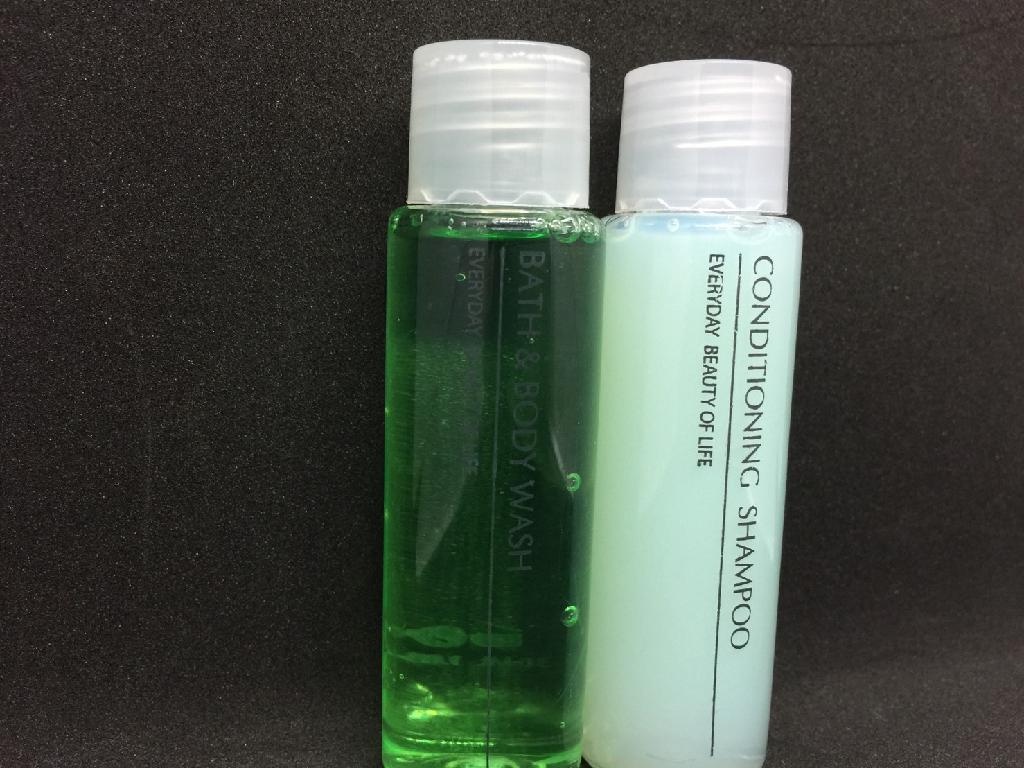 ครีมอาบน้ำ / แชมพูผสมครีมนวดผม ขนาด 30 มล.