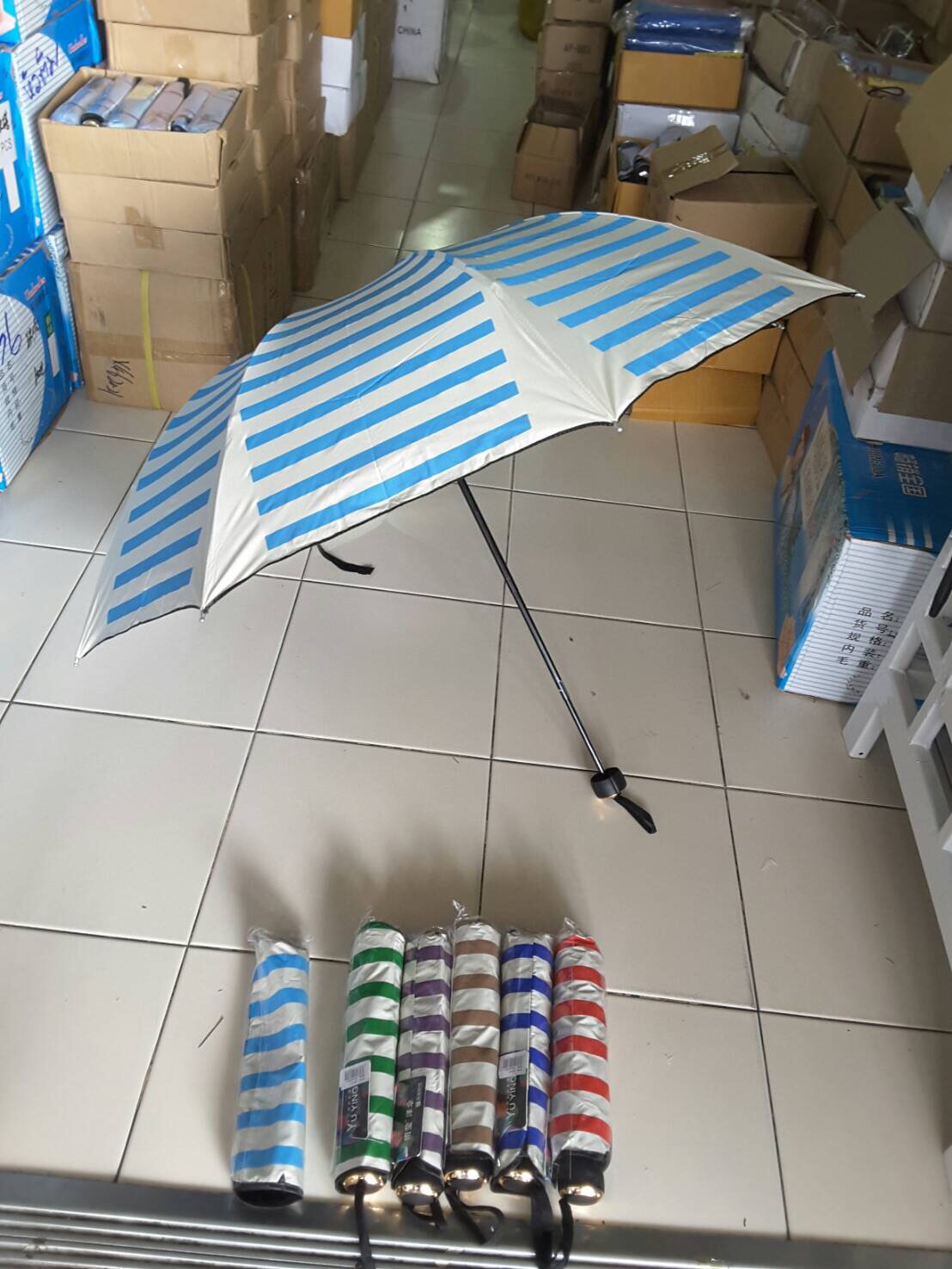 ร่มพับแฟชั่น3ตอนยูวีดำ21นิ้รหัส610