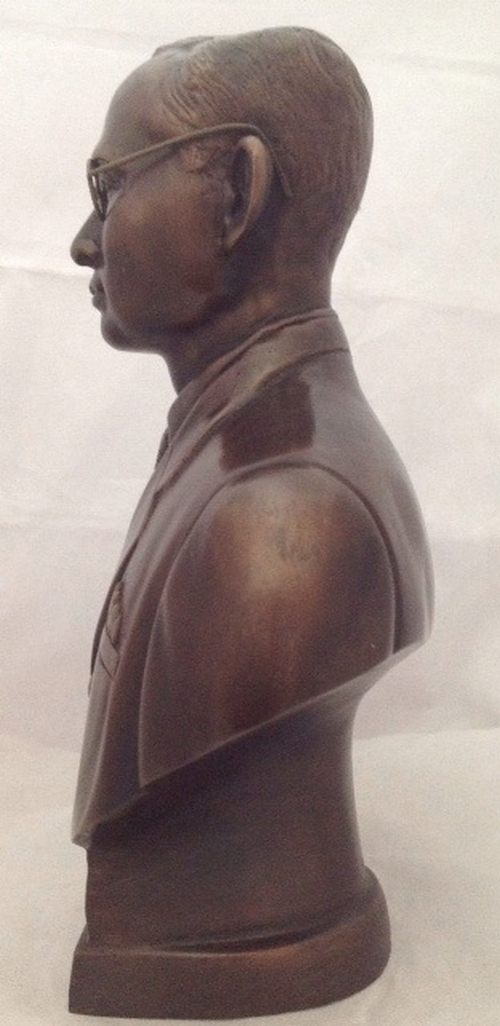 พระบรมรูป รัชกาลที่ 9 ชุดสากล พิมพ์ครึ่งท่อน สูง 29cm