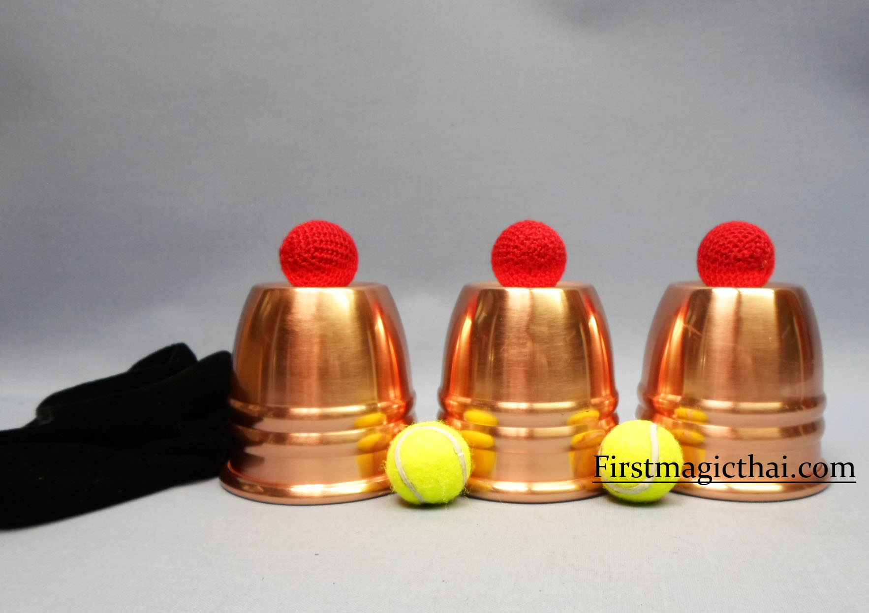 ถ้วย3ใบทองแดง (Copper Cups and Balls)