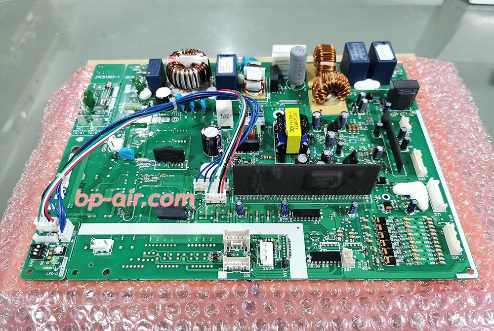 แผงบอร์ดคอยล์ร้อน DAIKIN RKD18FV2S