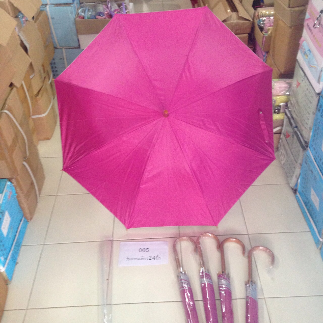 ร่มตอนเดียว24นิ้วด้ามพลาสติกลายไม้ เลือกสีได้ รหัส 005