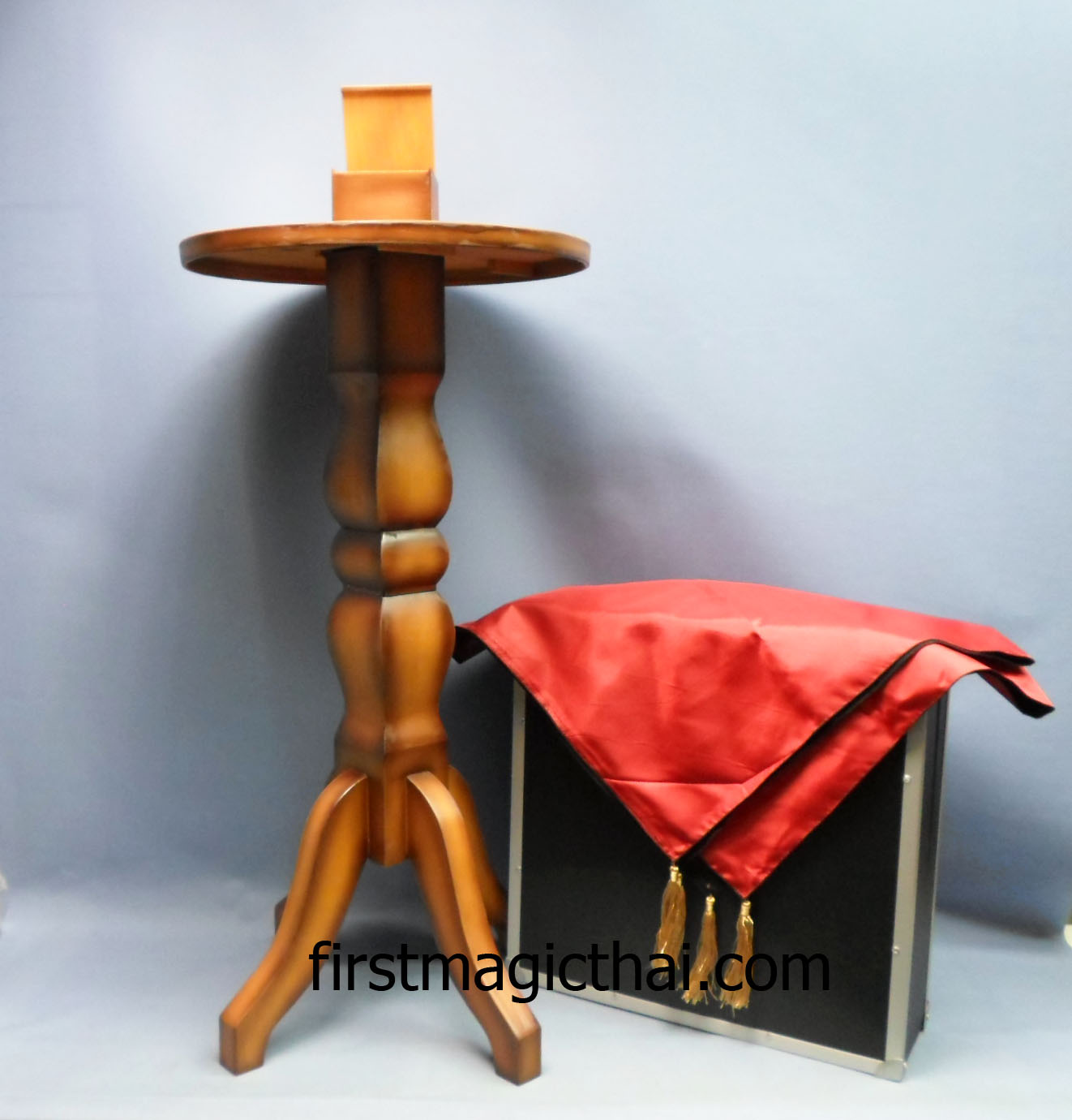 โต๊ะลอยใหญ่ หน้ากลม / Floating Table