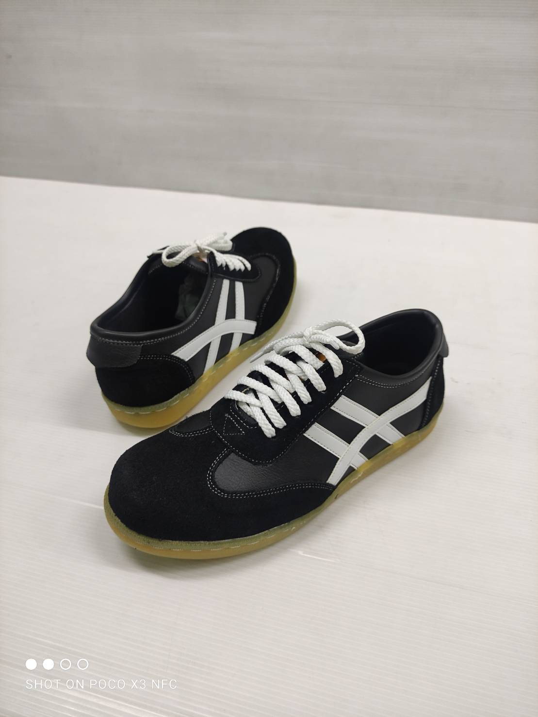 รองเท้าเซฟตี้ รุ่นตองพีหนังกลับสีดำล้วนแถบขาวคู่ ไซส์37-45